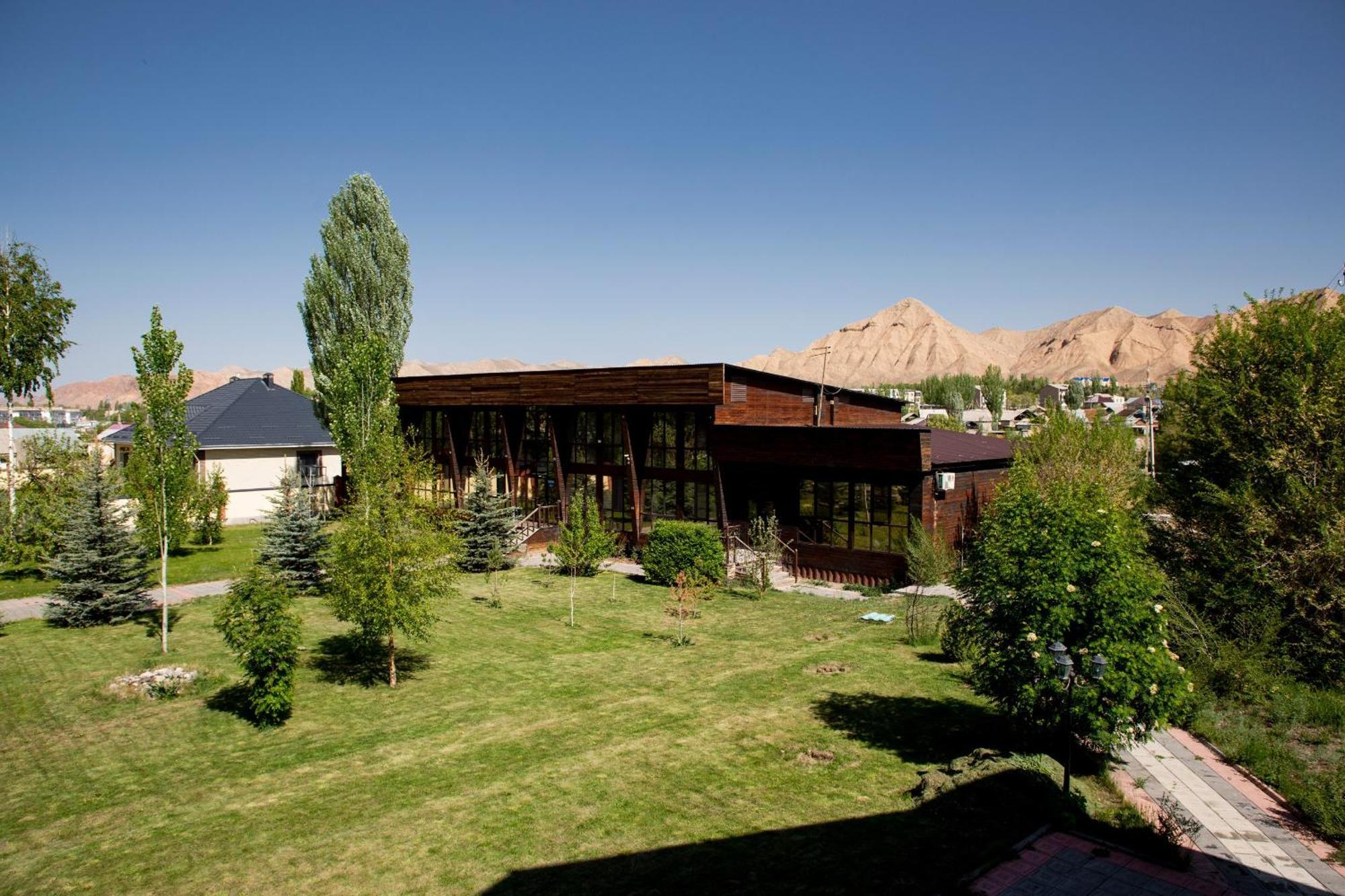 Khan Tengri Hotel Naryn Exterior photo